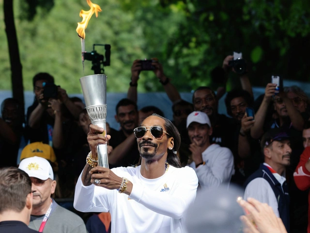 Snoop Dogg Participa na Revezamento da Tocha Olímpica em Paris